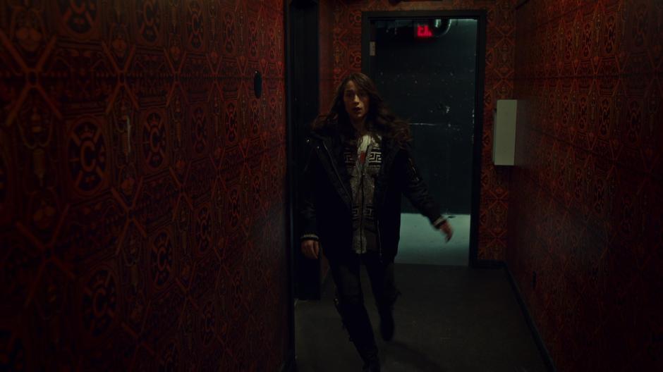 Wynonna comes around the corner and sees Waverly and the dead body.