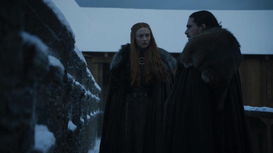 Sansa and Jon talk on the battlements after getting a message from Cersei.