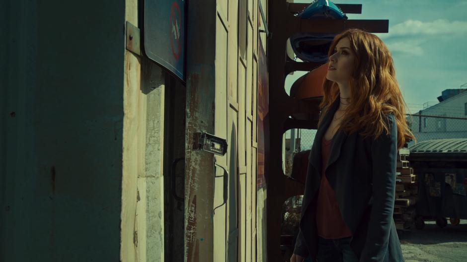 Clary waits outside Simon's shed after knocking on the door.