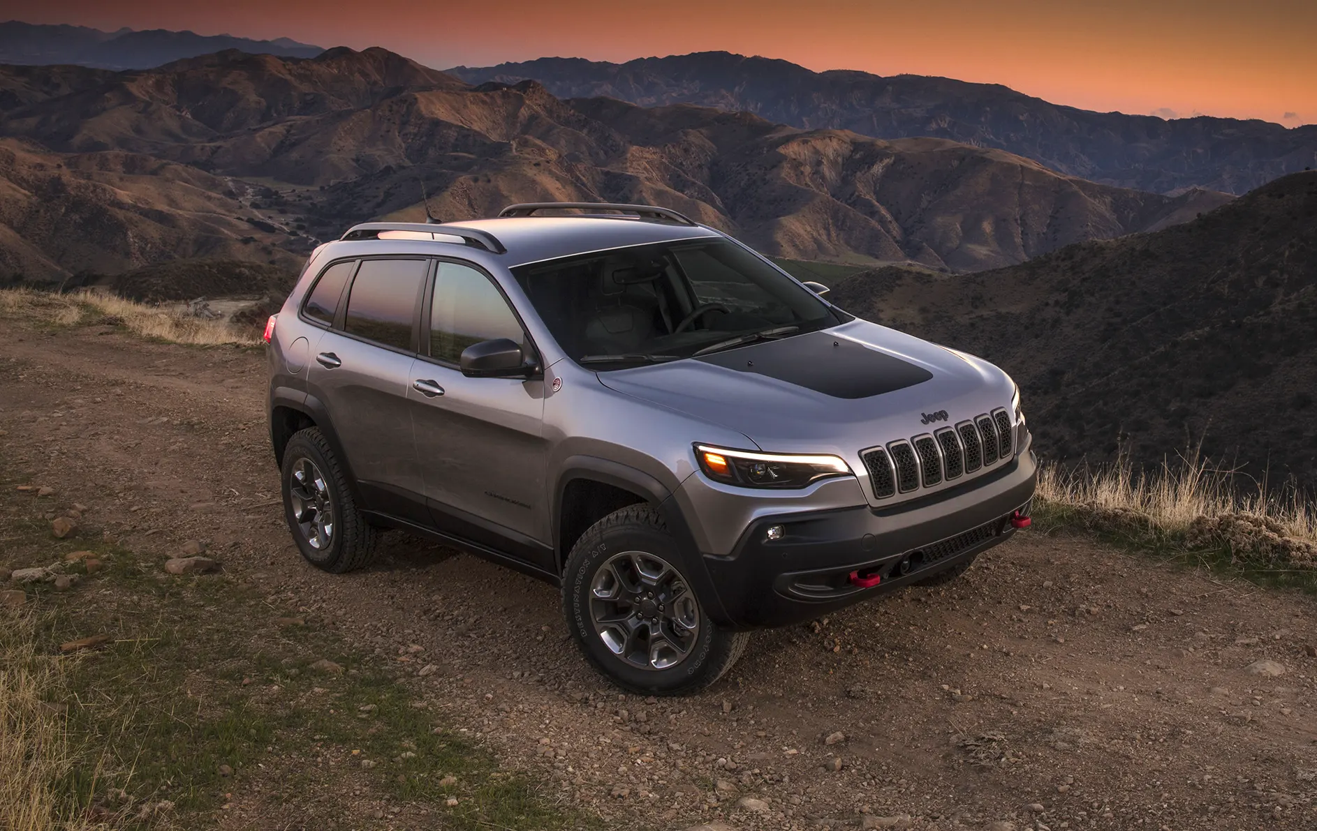 2021 Jeep Cherokee 2021 Jeep Cherokee parked on a hiking trail at dusk