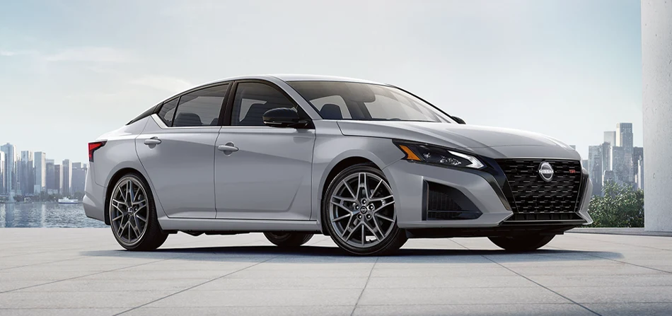 2023 Nissan Altima SR VC-Turbo Special Vehicle Offer in Danvers, MA 2023 Nissan Altima SR VC-Turbo Lifestyle Image