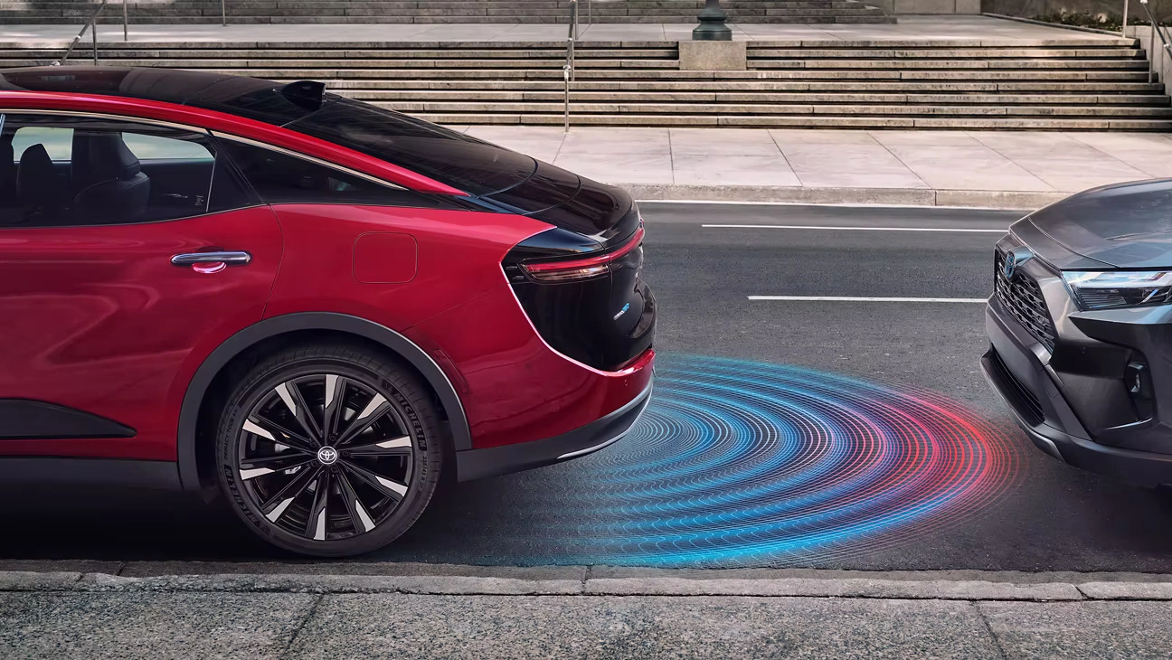 Platinum shown in Supersonic Red with Black bi-tone. Prototype shown with options. Simulation shown.