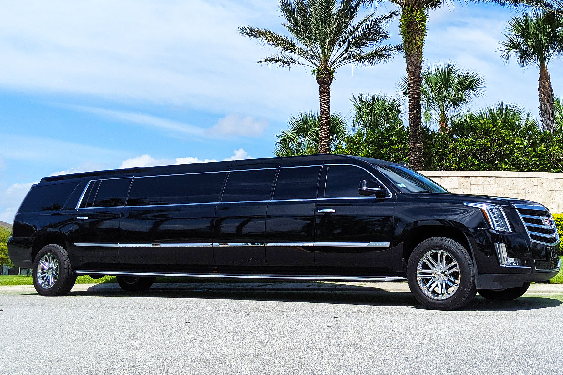 13 Passenger SUV Limo Service from Orlando Airport to Disney.