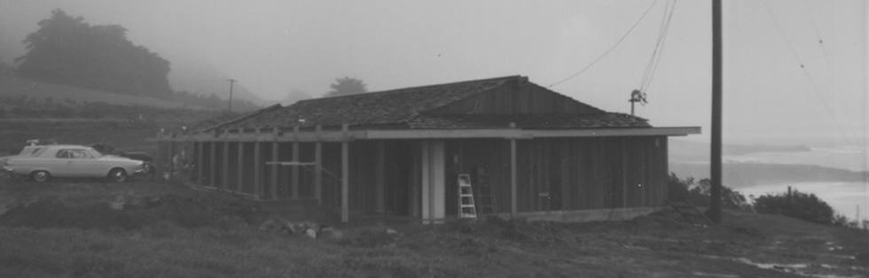 old black and white photo of Ragged Point Inn