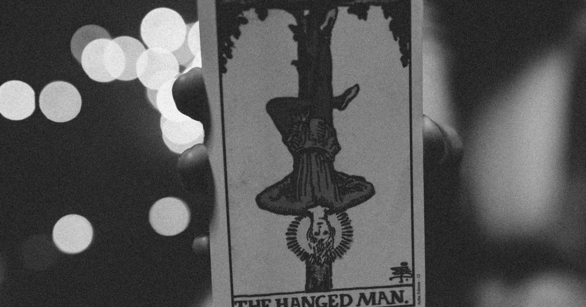 The Hangman  Tarot significado, Tarot, Arte de carta tarot