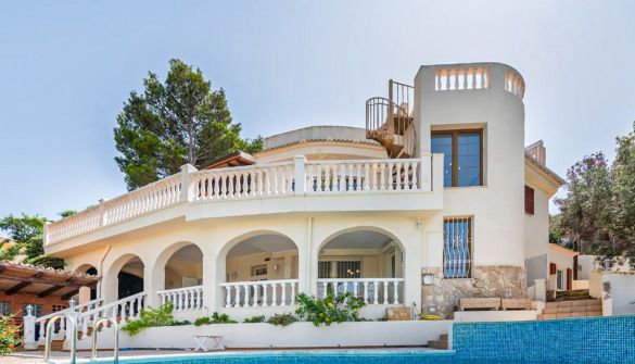 Вилла класса люкс в Santa Ponsa, продажа