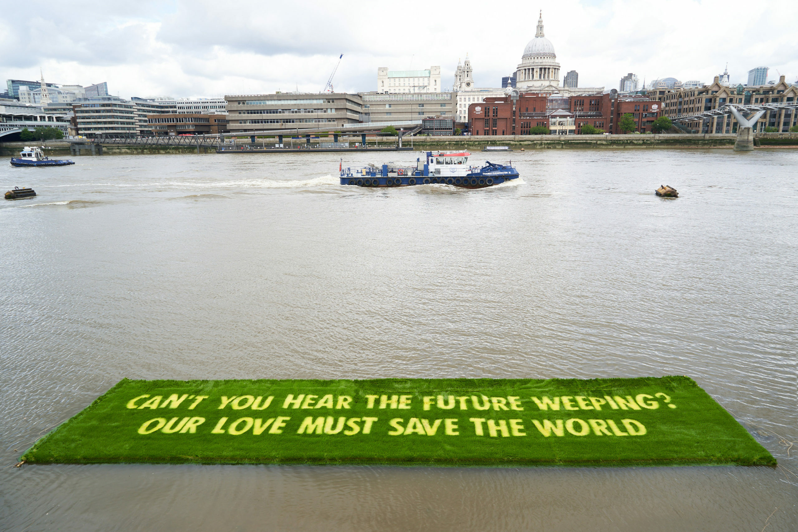 25 06 21 Ben Okri Ackroyd Harvey Thames Tate Modern XR SE Press DSC08269 scaled