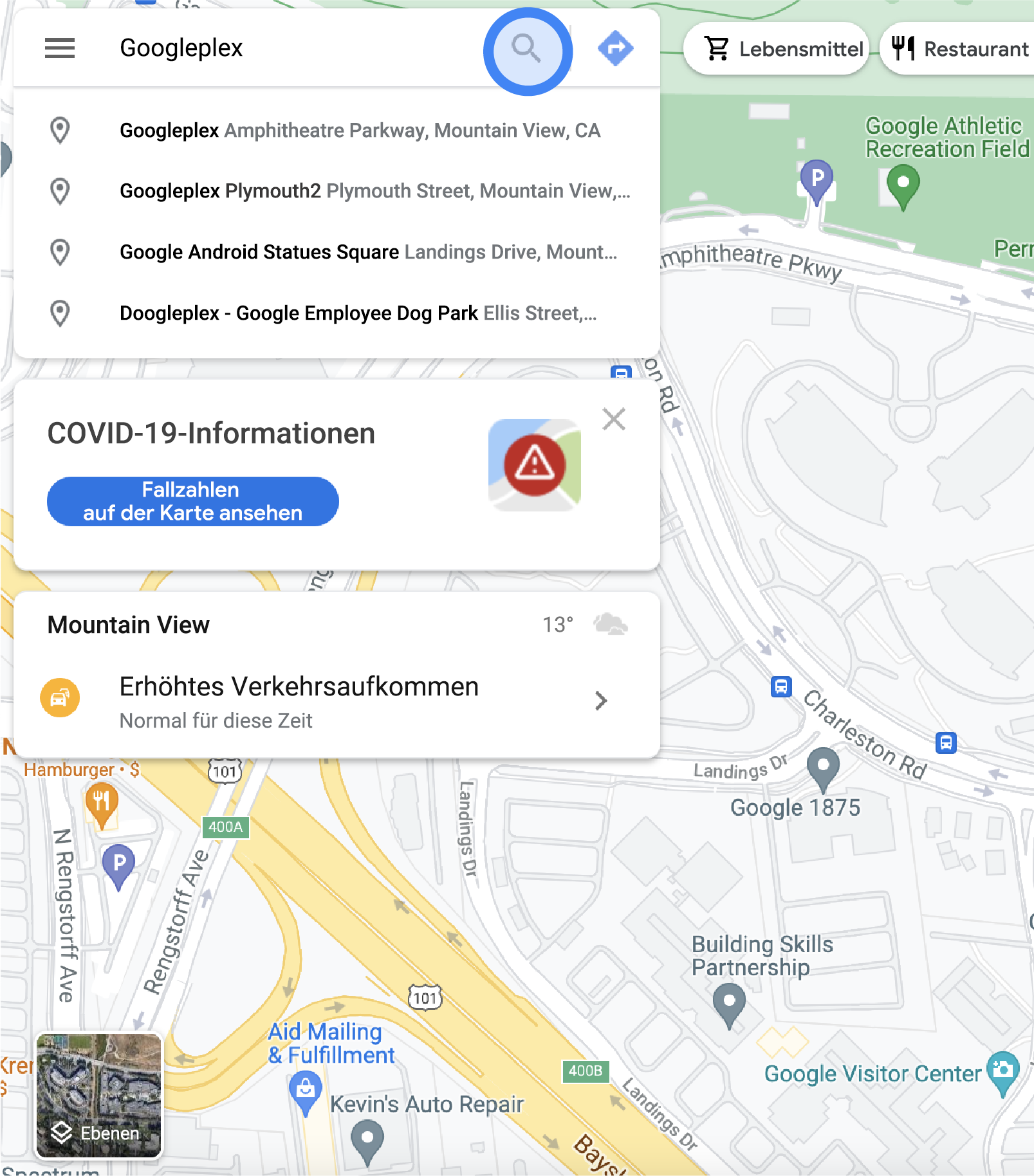 In die Suchleiste von Google Maps wird „Googleplex“ eingegeben. Unten wird eine Liste der Ergebnisse angezeigt.