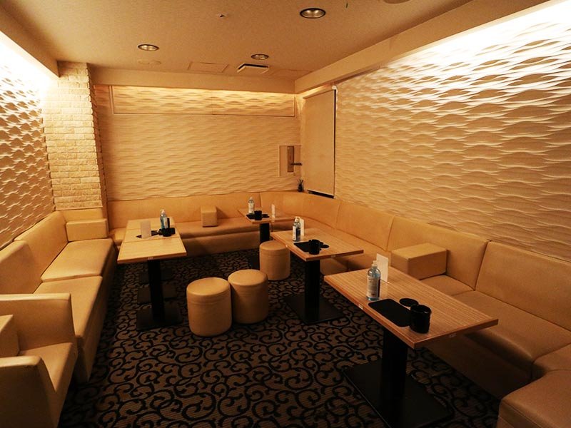 神奈川_関内_Premium Lounge LUXE(ラグゼ)_黒服求人_左