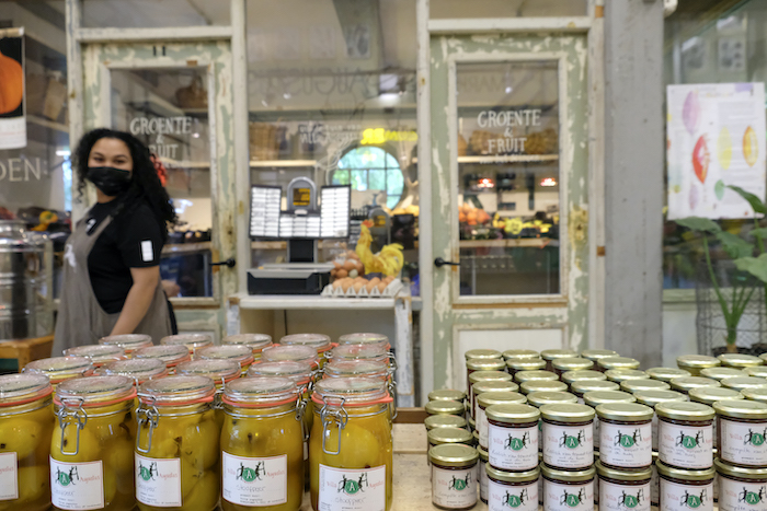 Chutneys in de markt van Villa Augustus