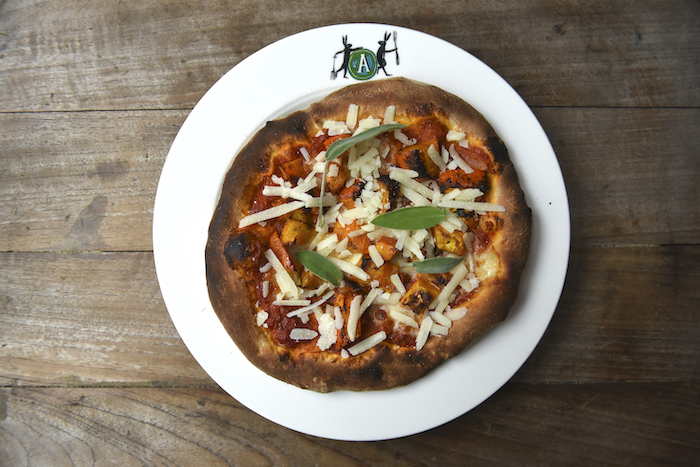 Pizza met de eerste pompoen, salie en pecorino