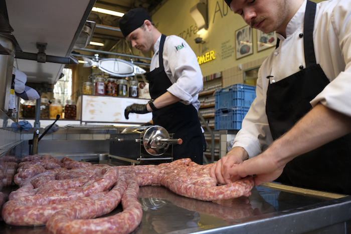 In eigen keuken gemaakte charcuterie van Villa Augustus