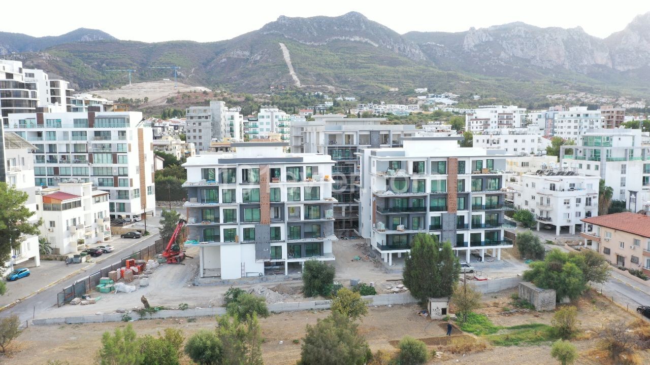 Girne merkezde 2+1, 1+1, penthouse olan site