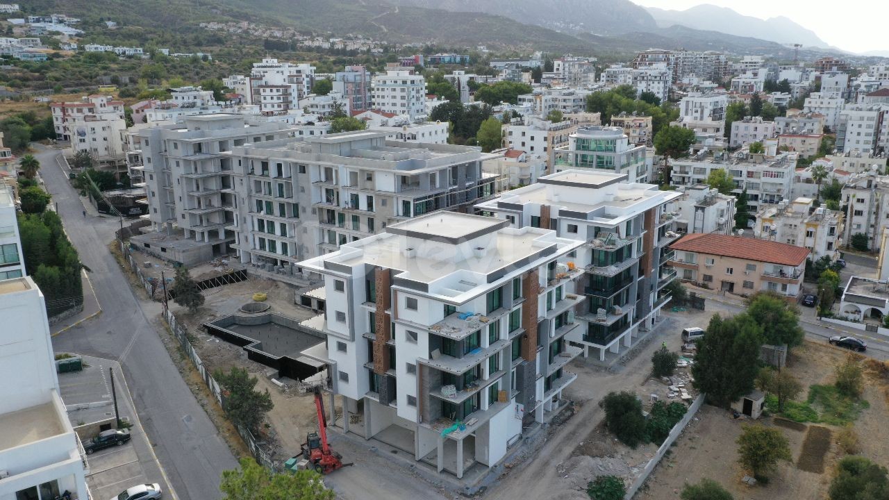 Girne merkezde 2+1, 1+1, penthouse olan site