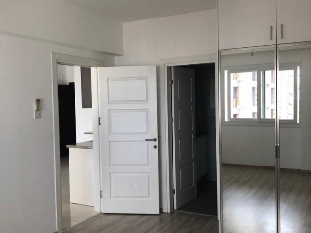 GİRNE MERKEZDE LEFKOŞA ÇEMBERİ YAKINI KİRALIK 1+1 LÜKS DAİRE