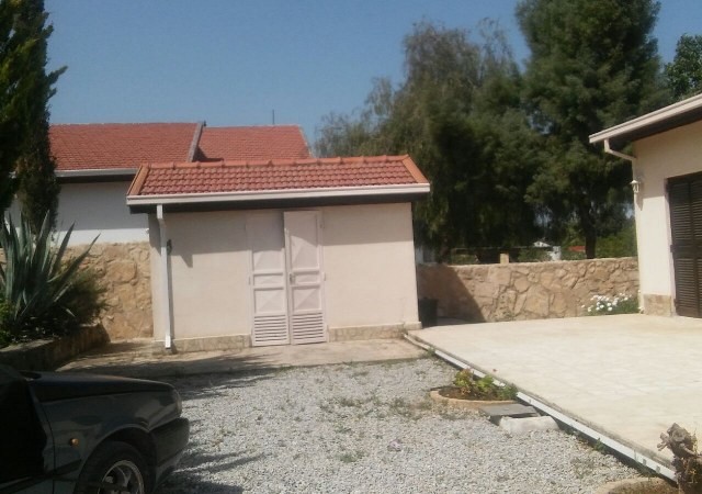 Bellapais'ta satılık 3+1 bahçeli Bungalow