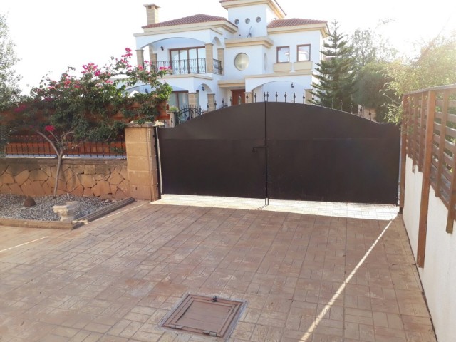 4 bedroom Villa for sale in Iskele Bahceler