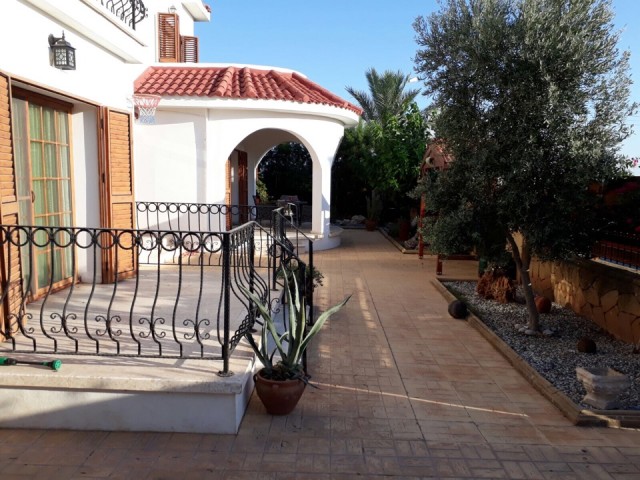 4 bedroom Villa for sale in Iskele Bahceler