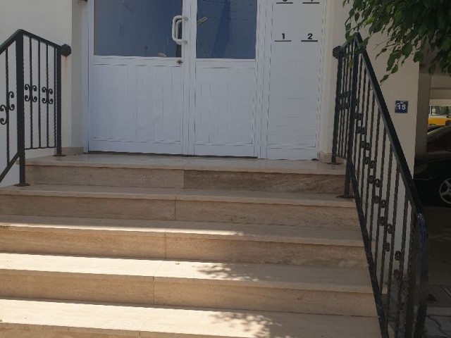 Im Zentrum von Kyrenia, 3+1, voll möbliert, Wohnung mit großem Balkon zu vermieten. ** 