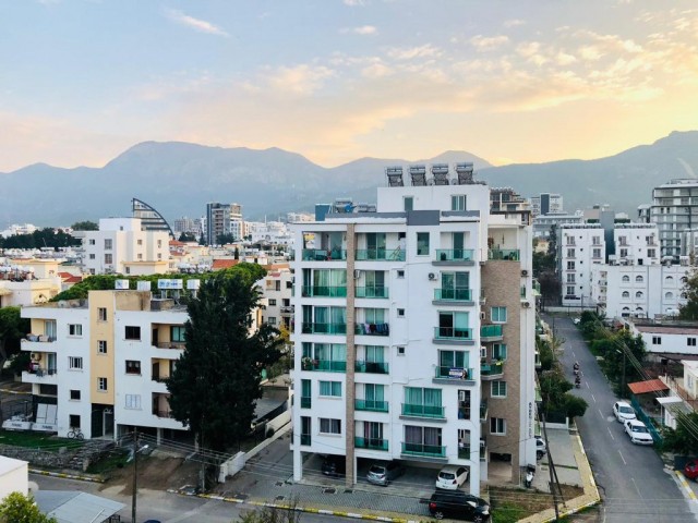 2+1 MÖBLIERTES PENTHOUSE IM ZENTRUM VON KYRENIA ** 