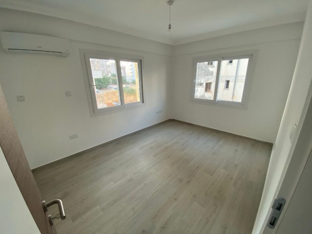 Girne Merkezde 7/24  Güvenlikli  Site İçİ Havuzlu   2+1 Satılık Daire 