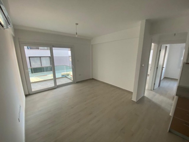 Girne Merkezde 7/24  Güvenlikli  Site İçİ Havuzlu   2+1 Satılık Daire 