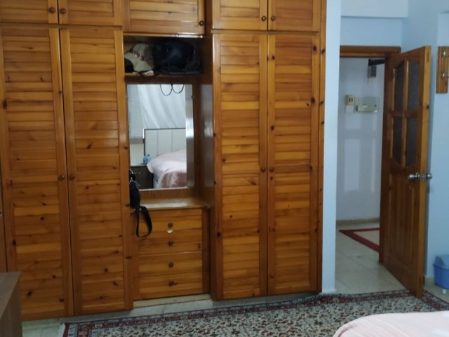 2+1 Wohnung Im Zentrum Von Kyrenia Zu Verkaufen ** 