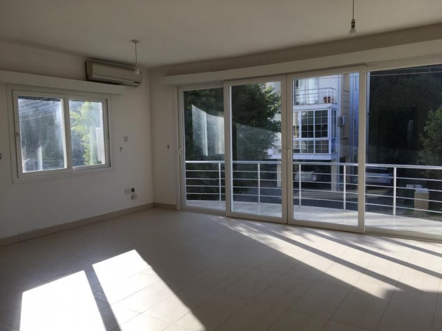 Flat To Rent in Girne Merkez, Kyrenia