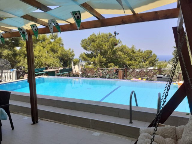 DER PREIS IST GEFALLEN !MÖBLIERTE MUSTAKIL VILLA MIT 3+1 POOL IN KYRENIA/OLIVENHAIN ** 