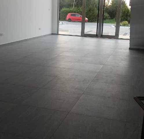 GİRNE/ALSANCAK'DA  100 M2 KİRALIK DUKKAN 