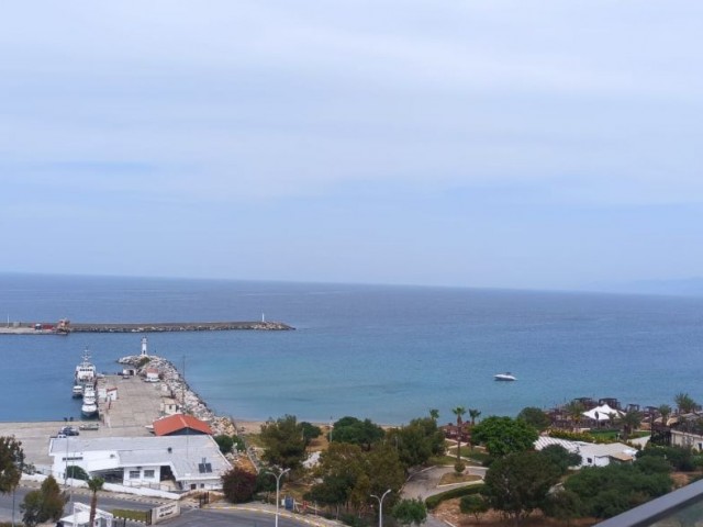 2 + 1 PENTHOUSE ZUM VERKAUF AM MEER IN KYRENIA NEW PORT DISTRICT ** 