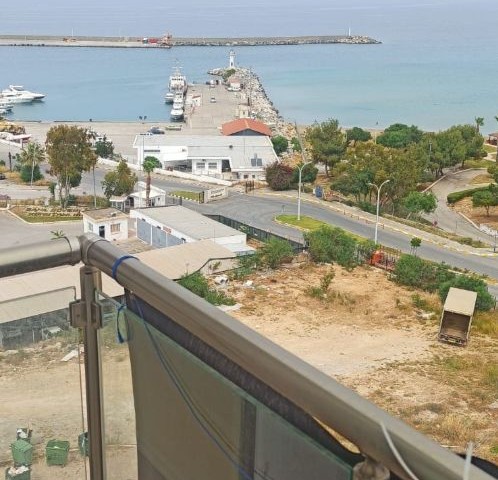 2 + 1 PENTHOUSE ZUM VERKAUF AM MEER IN KYRENIA NEW PORT DISTRICT ** 