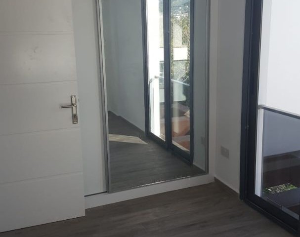 2+1 FLAT FOR SALE İN KYRENİA LAPHİTOS 