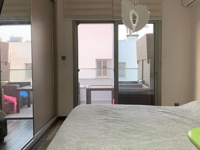 3+1 MÖBLIERTES PENTHOUSE IM ZENTRUM VON KYRENIA ZU VERKAUFEN ** 