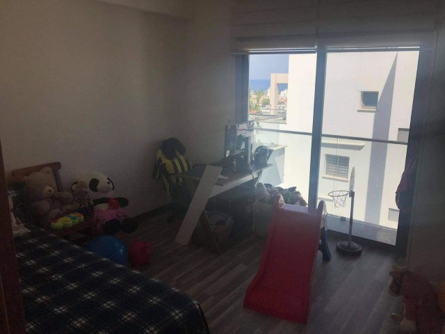 3+1 MÖBLIERTES PENTHOUSE IM ZENTRUM VON KYRENIA ZU VERKAUFEN ** 