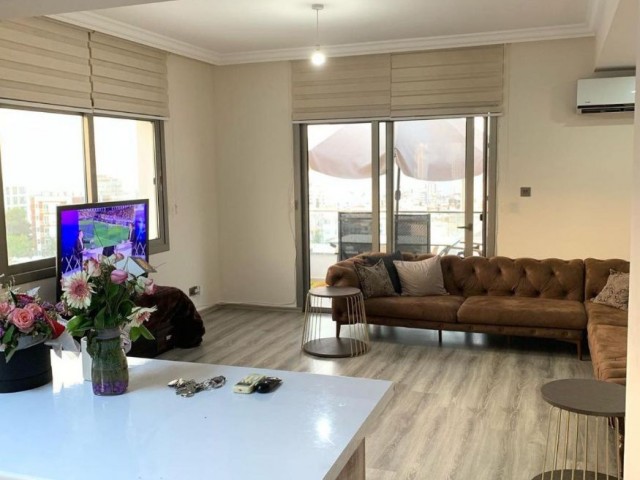 GİRNE MERKEZ'DE 3+1 EŞYALI SATILIK PENTHOUSE 