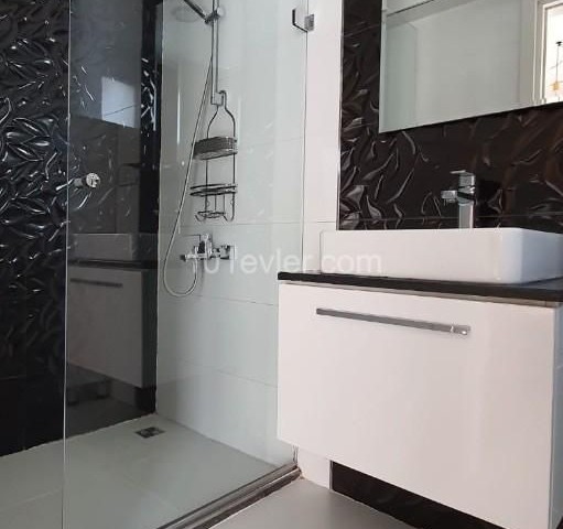 GİRNE MERKEZ'DE 2+1 SATILIK DAİRE 