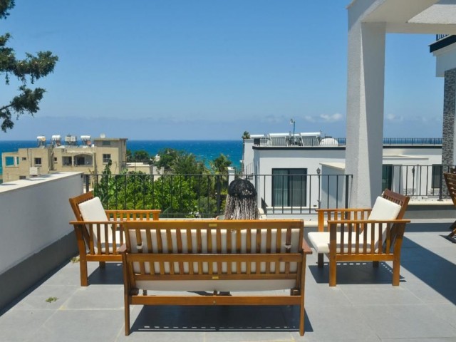 PENTHOUSE ZUM VERKAUF IN KYRENIA KARAOGLANOGLU N 1+1 ZU FUß VOM MEER ENTFERNT ** 