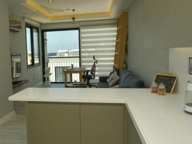 PENTHOUSE ZUM VERKAUF IN KYRENIA KARAOGLANOGLU N 1+1 ZU FUß VOM MEER ENTFERNT ** 