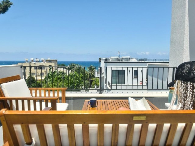 PENTHOUSE ZUM VERKAUF IN KYRENIA KARAOGLANOGLU N 1+1 ZU FUß VOM MEER ENTFERNT ** 