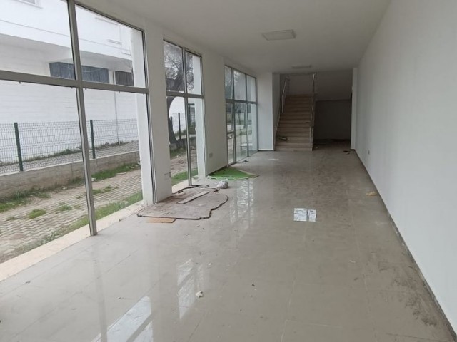 GİRNE'DE 150 M2 KİRALIK DÜKKAN 