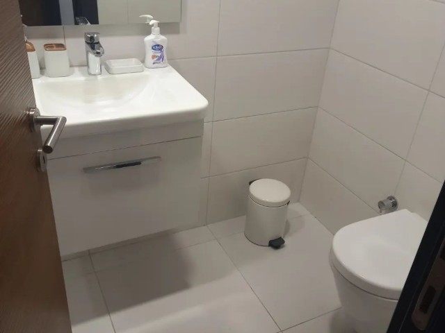 1 + 1 WOHNUNG ZUR MIETE IN KYRENIA ZENTRUM ** 