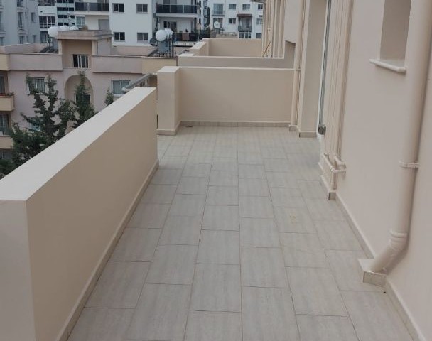 1+1 MÖBLIERTE WOHNUNG ZUR MIETE IN KYRENIA ** 