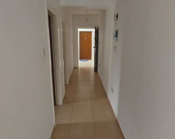 1+1 MÖBLIERTE WOHNUNG ZUR MIETE IN KYRENIA ** 