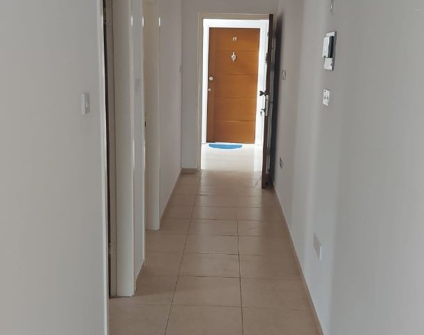 1+1 MÖBLIERTE WOHNUNG ZUR MIETE IN KYRENIA ** 