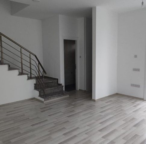 Lefkoşa Alayköy Bölgesinde Satılık Bahçeli 3+1 İkiz Villa