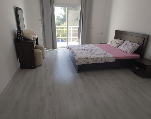 Kyrenia Alsancak 4 + 1 Villa Zur Täglichen Miete Mit Pool ** 