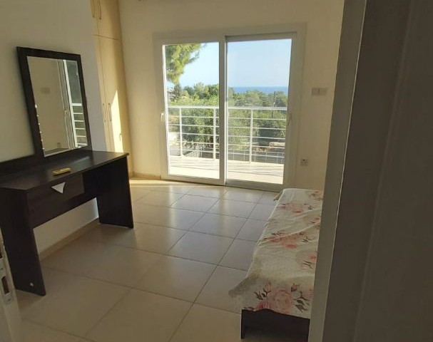 Kyrenia Alsancak 4 + 1 Villa Zur Täglichen Miete Mit Pool ** 