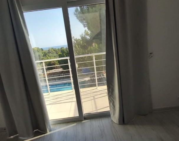 Kyrenia Alsancak 4 + 1 Villa Zur Täglichen Miete Mit Pool ** 