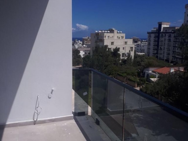 2+1 WOHNUNG IM ZENTRUM VON KYRENIA ZU VERKAUFEN ** 